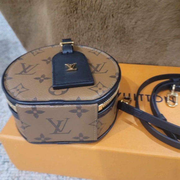 LOUIS VUITTON
2023 Monogram Reverse Mini Boite Chapeau - Picture 2 of 13
